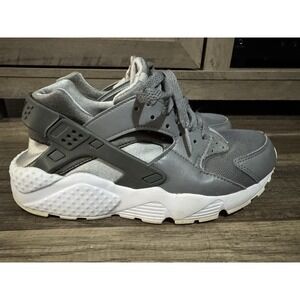 Nike‎ Huarache Youth Size 6 Gray White 654275-012 EUC